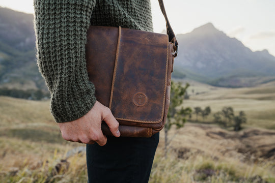 Wanderer Regular Milled Brown men's leather messenger bag
