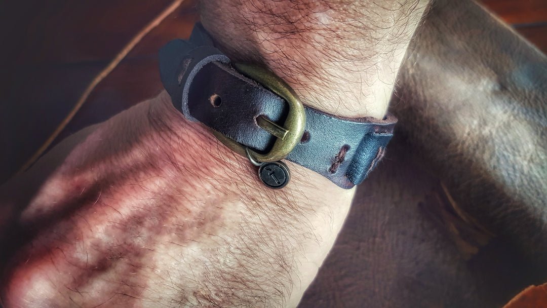 Rustic real leather men's bracelet Buckle