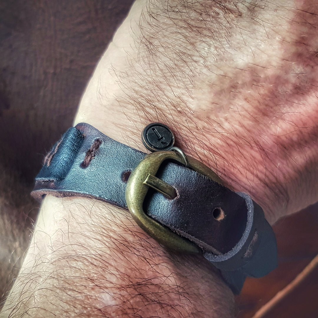 Rustic real leather men's bracelet Buckle