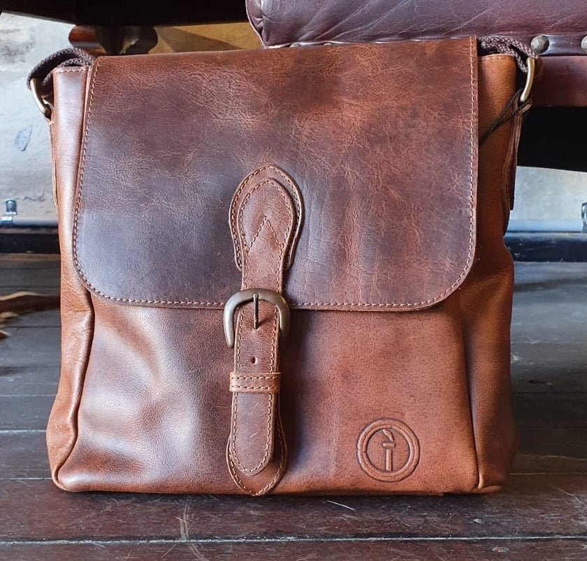 Nomad leather messenger bag for men
